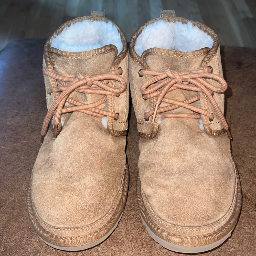 UGG Mens Size 10 shearling suede boots